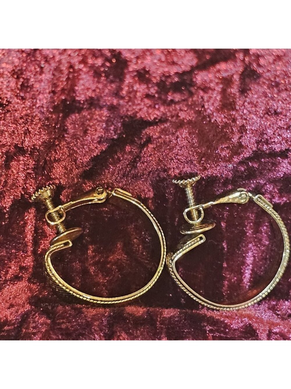 Vintage NOS NAPIER Signed Gold Tone Screw Back Chain Hoop Earrings